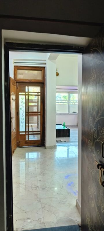 Room in 2 BHK Independent House at Gomti Nagar – for Rent