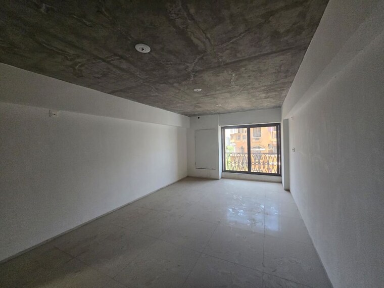 Room, satellite Commercial Office Space 802 Sq.Ft. In Satellite Ahmedabad 9920635