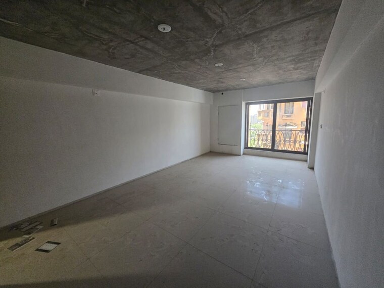 Room, satellite Commercial Office Space 802 Sq.Ft. In Satellite Ahmedabad 9920654