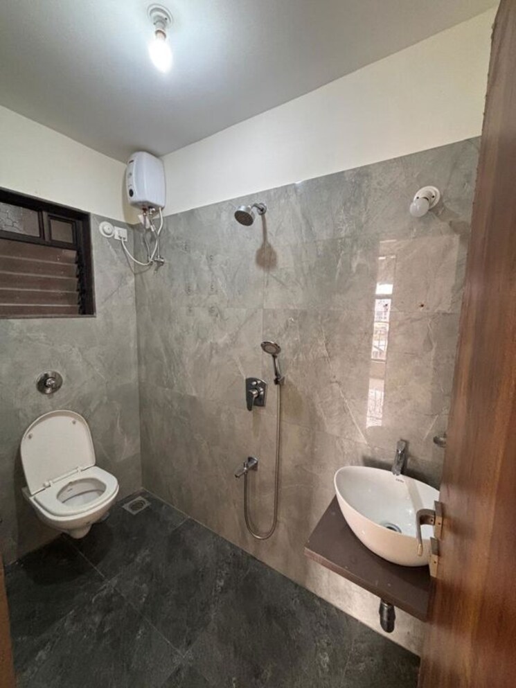 Bathroom, chaitanya-anand-lunkhod-chsl 2 Bedroom 576 Sq.Ft. Apartment In Andheri West Mumbai 9920663