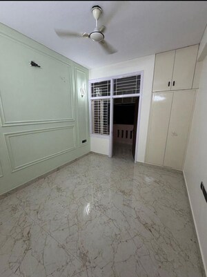 Room in 3 BHK Builder Floor at Sushant Lok 2, Sector 57 – for Sale