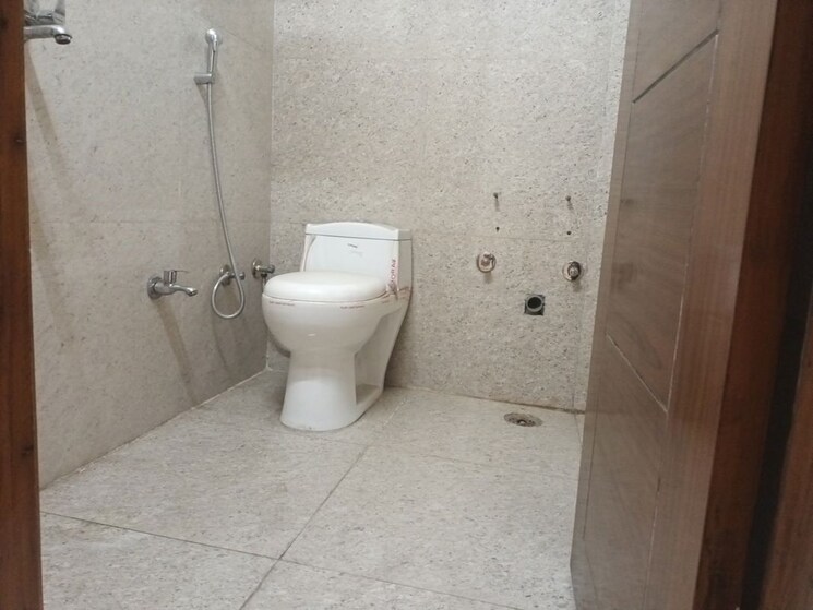 Bathroom, indirapuram shakti khand 1 2 Bedroom 1000 Sq.Ft. Apartment In Indirapuram Shakti Khand 1 Ghaziabad 9920682