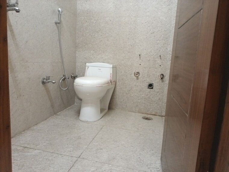 Bathroom, indirapuram shakti khand 1 2 Bedroom 1000 Sq.Ft. Apartment In Indirapuram Shakti Khand 1 Ghaziabad 9920682
