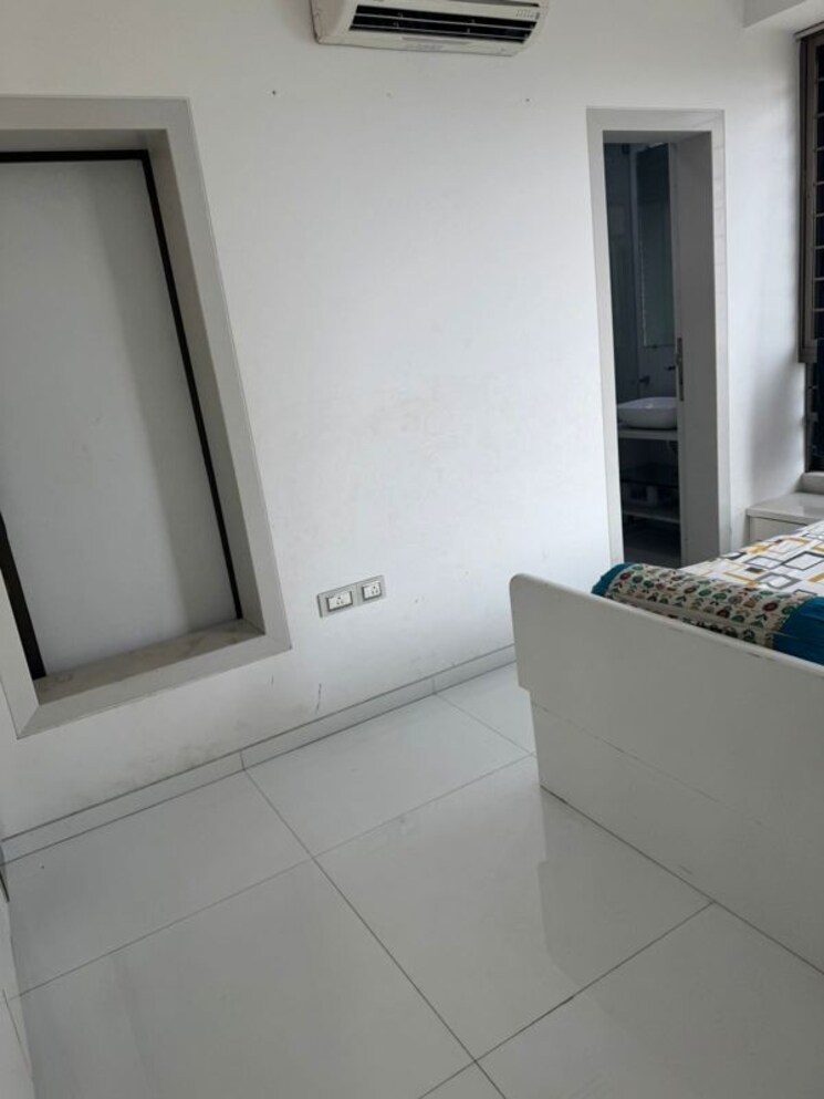 Balcony, oberoi-realty-woods 2.5 Bedroom 1086 Sq.Ft. Apartment In Goregaon East Mumbai 9920651