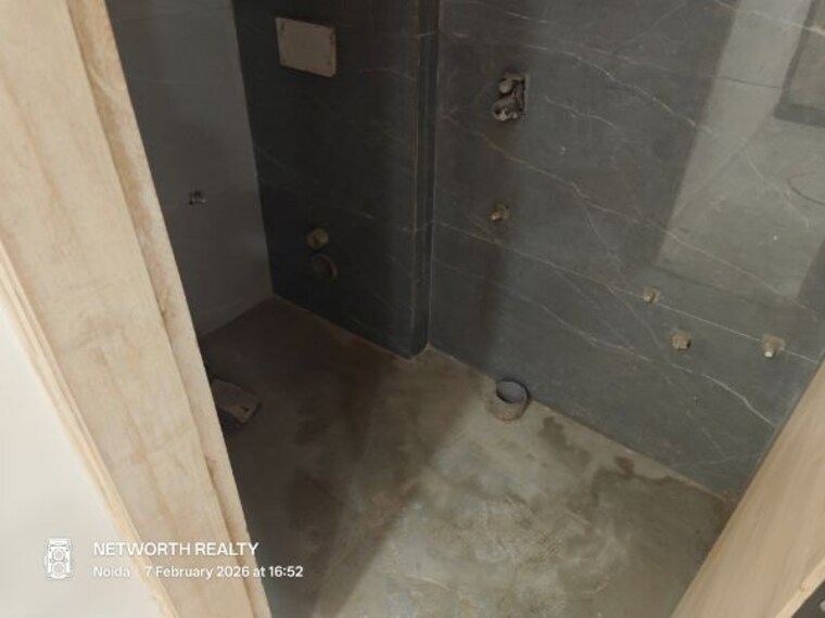 Bathroom, sector 73 2 Bedroom 1000 Sq.Ft. Builder Floor In Sector 73 Noida 9920747