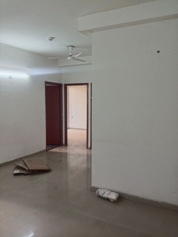 Room in 2.5 BHK Apartment at Mahagun Mywoods II, Sector 16c Greater Noida – for Rent