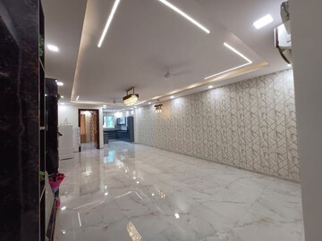 Parking in 3 BHK Builder Floor at Puri Kohinoor, Sector 89 – for Sale