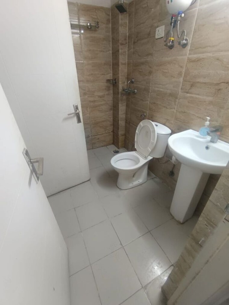 Bathroom, amrapali-terrace-homes 2 Bedroom 885 Sq.Ft. Apartment In Tech Zone 4 Greater Noida Greater Noida 9920789