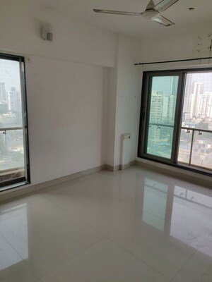 Room in 3 BHK Apartment at Lashkaria Green Height, Jogeshwari West – for Rent