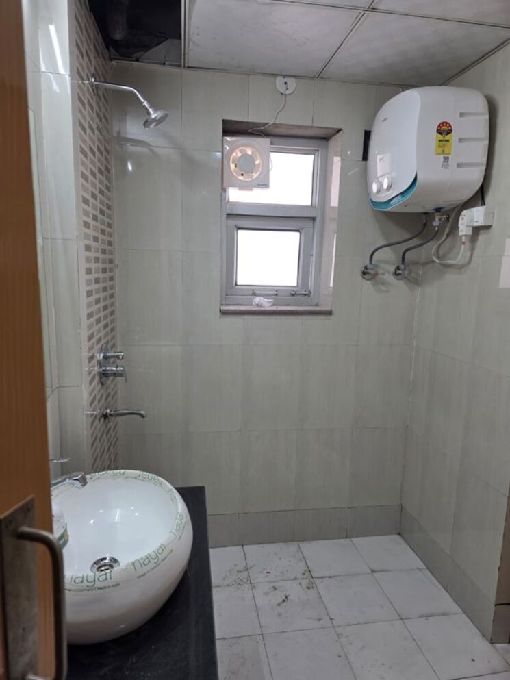 Bathroom, sector 19b dwarka 3 Bedroom 1800 Sq.Ft. Apartment In Sector 19b Dwarka Delhi 9919952