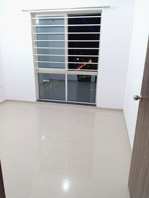 Room in 3 BHK Apartment at Sheth Vasant Lawns, Laxmi Nagar – for Sale