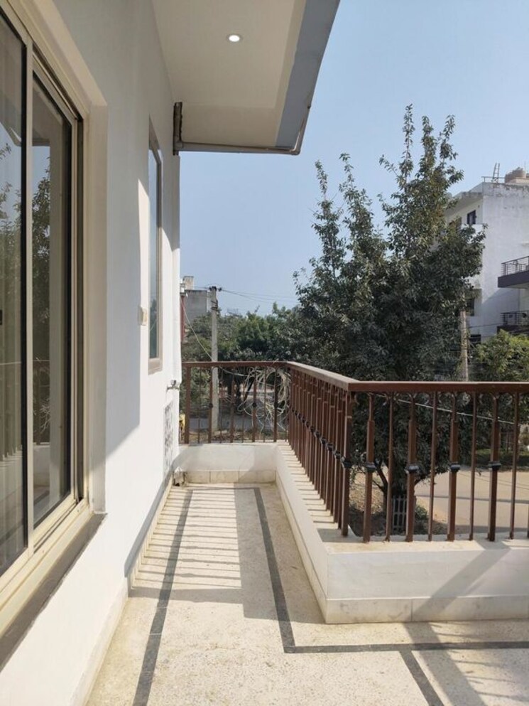 Balcony, ansal-royal-residency 3 Bedroom 263 Sq.Ft. Builder Floor In Sector 57 Gurgaon 9920832