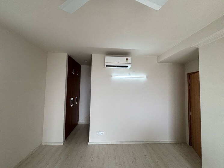 Room, signature-global-prime 2 Bedroom 560 Sq.Ft. Apartment In Sector 63a Gurgaon 9920835