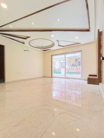 Room in 3 BHK Builder Floor at Puri Kohinoor, Sector 89 – for Sale