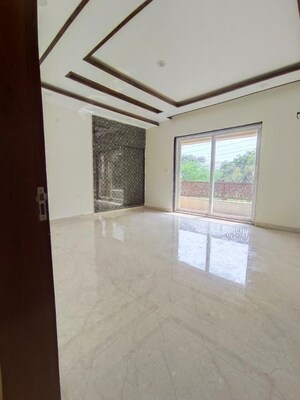 Room in 3 BHK Builder Floor at Puri Kohinoor, Sector 89 – for Sale