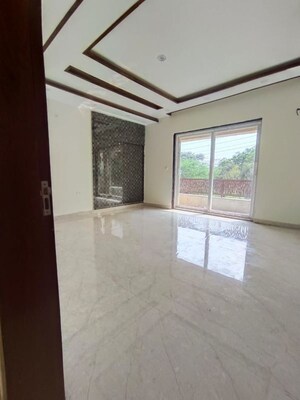 Room in 3 BHK Builder Floor at Puri Kohinoor, Sector 89 – for Sale