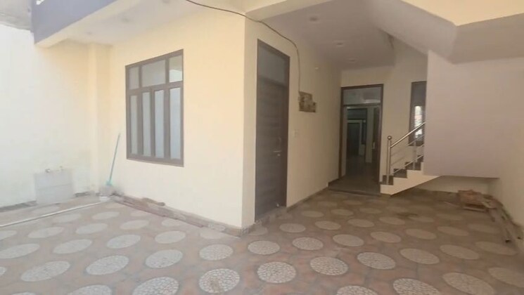 Room, gomti nagar 3 Bedroom 1200 Sq.Ft. Villa In Gomti Nagar Lucknow 9920841