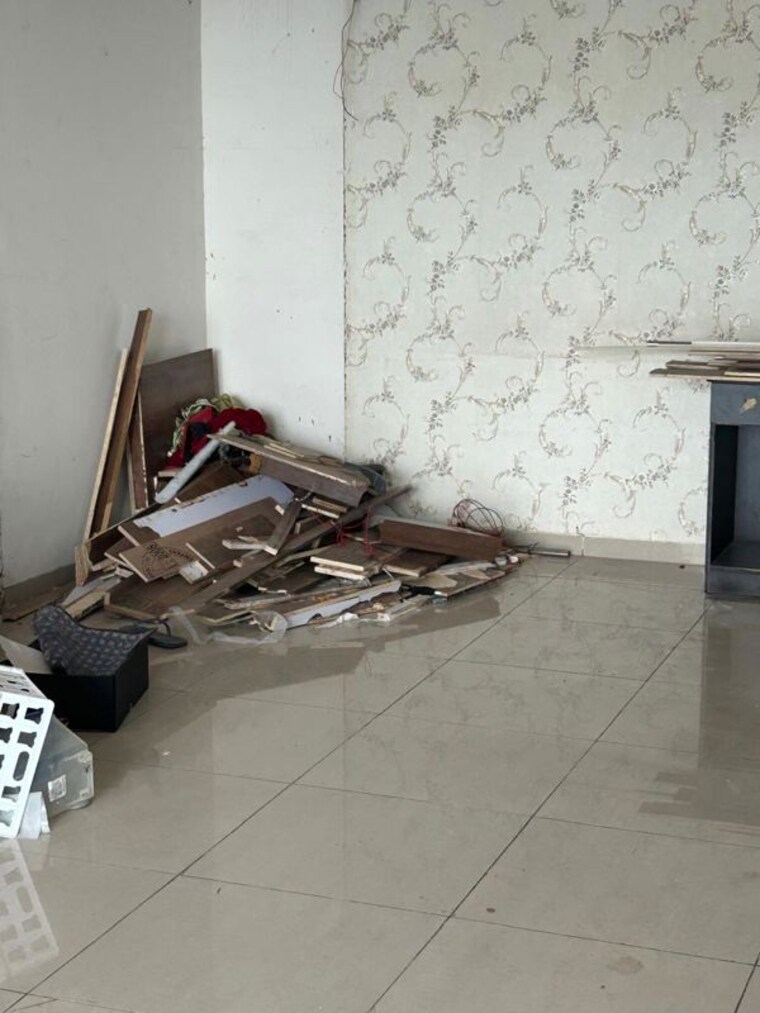  Parking, remi-commercio Commercial Office Space 750 Sq.Ft. In Andheri West Mumbai 9920839