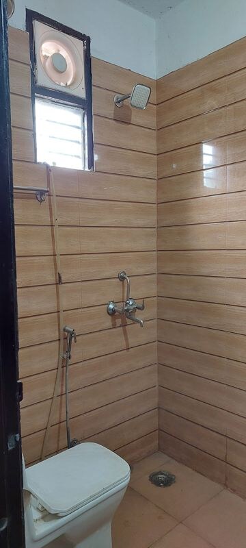 Furnished Amenities in 2 BHK Builder Floor at Ansal Plaza Sector-23, Sector 23 – for Rent