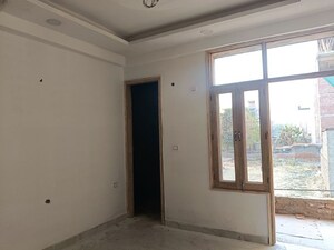 Room in 2 BHK Builder Floor at Sector 73 – for Sale