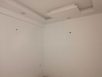 Room in 2 BHK Builder Floor at Sector 73 – for Sale