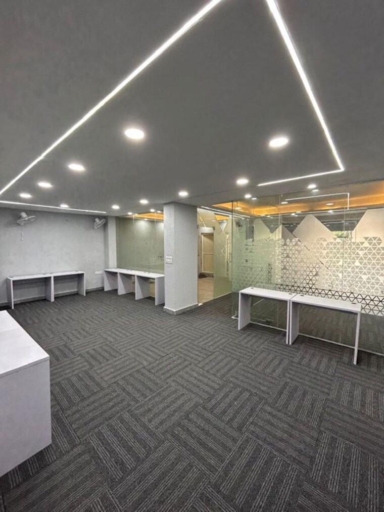 Team Area, sadhna enclave Commercial Office Space 1000 Sq.Ft. In Sadhna Enclave Delhi 9920878
