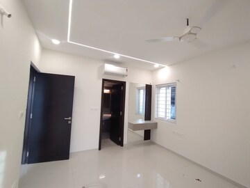 Room in 2 BHK Apartment at Mayfair Apartment, Begumpet – for Rent