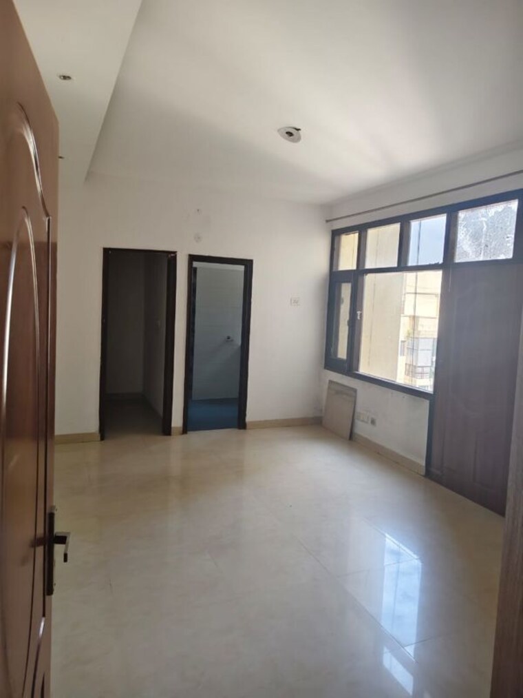Room, ambala highway 3 Bedroom 1650 Sq.Ft. Apartment In Ambala Highway Zirakpur 9920899