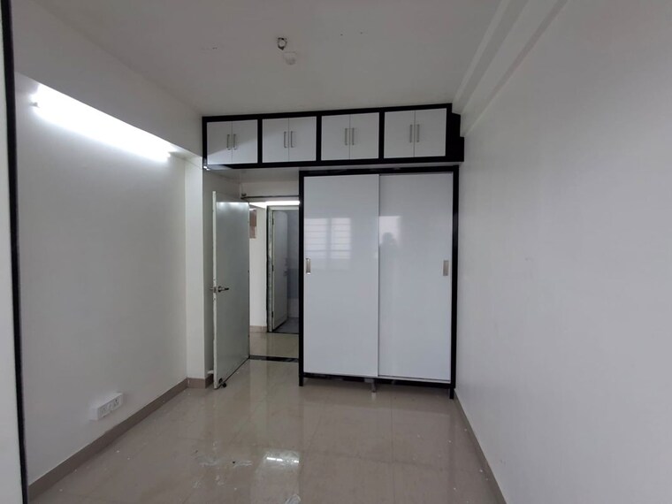 Room, sector 14 dwarka 1 Bedroom 550 Sq.Ft. Apartment In Sector 14 Dwarka Delhi 9920880