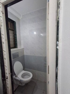 Bathroom in 1 BHK Apartment at Sector 14 Dwarka – for Rent
