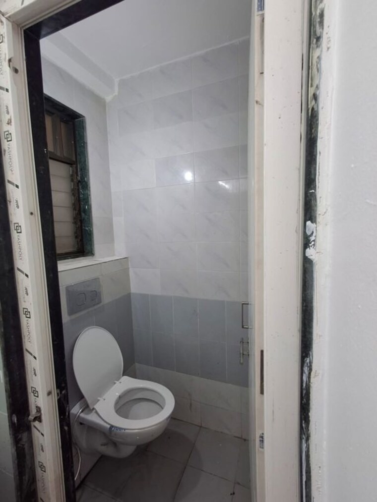 Bathroom, sector 14 dwarka 1 Bedroom 550 Sq.Ft. Apartment In Sector 14 Dwarka Delhi 9920880