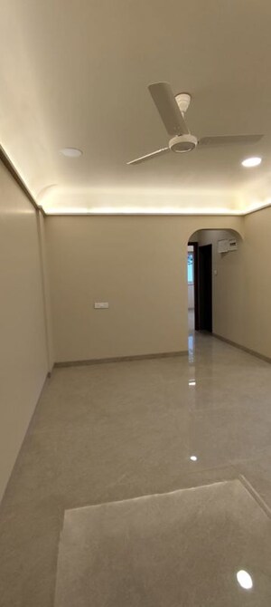 Room in 1 BHK Apartment at Lok Nirman, Khar West – for Rent