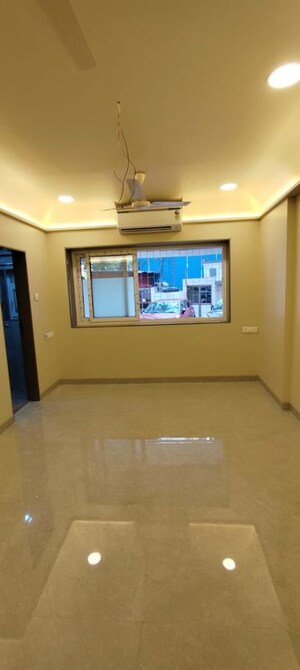 Room in 1 BHK Apartment at Lok Nirman, Khar West – for Rent