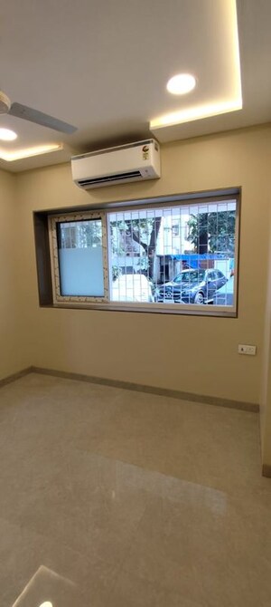 Room in 1 BHK Apartment at Lok Nirman, Khar West – for Rent