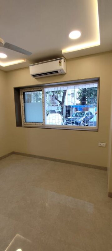 Room in 1 BHK Apartment at Lok Nirman, Khar West – for Rent