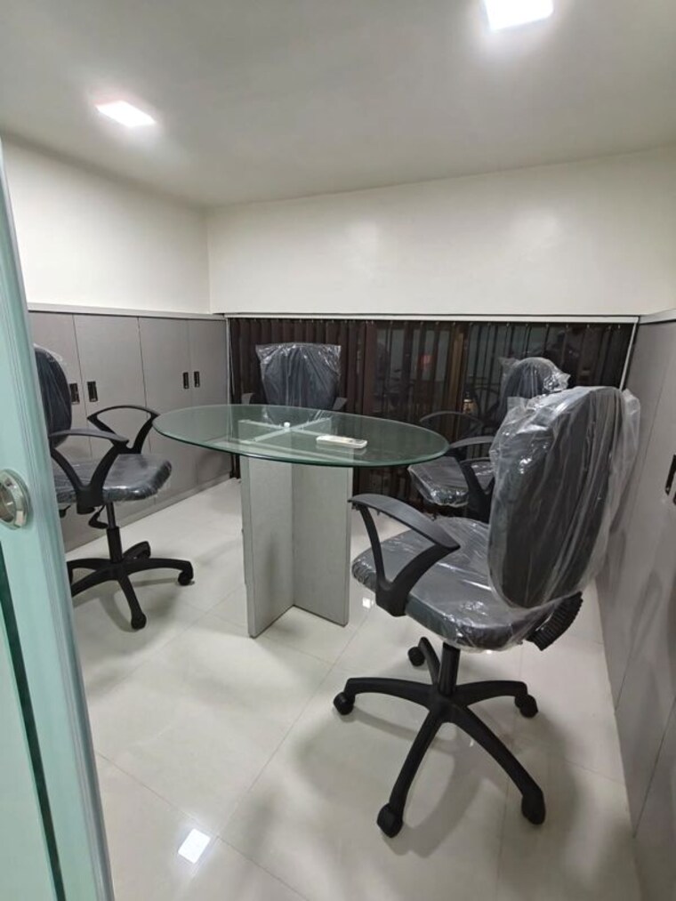 Team Area, new-link-palace Commercial Office Space 400 Sq.Ft. In Andheri West Mumbai 9920901