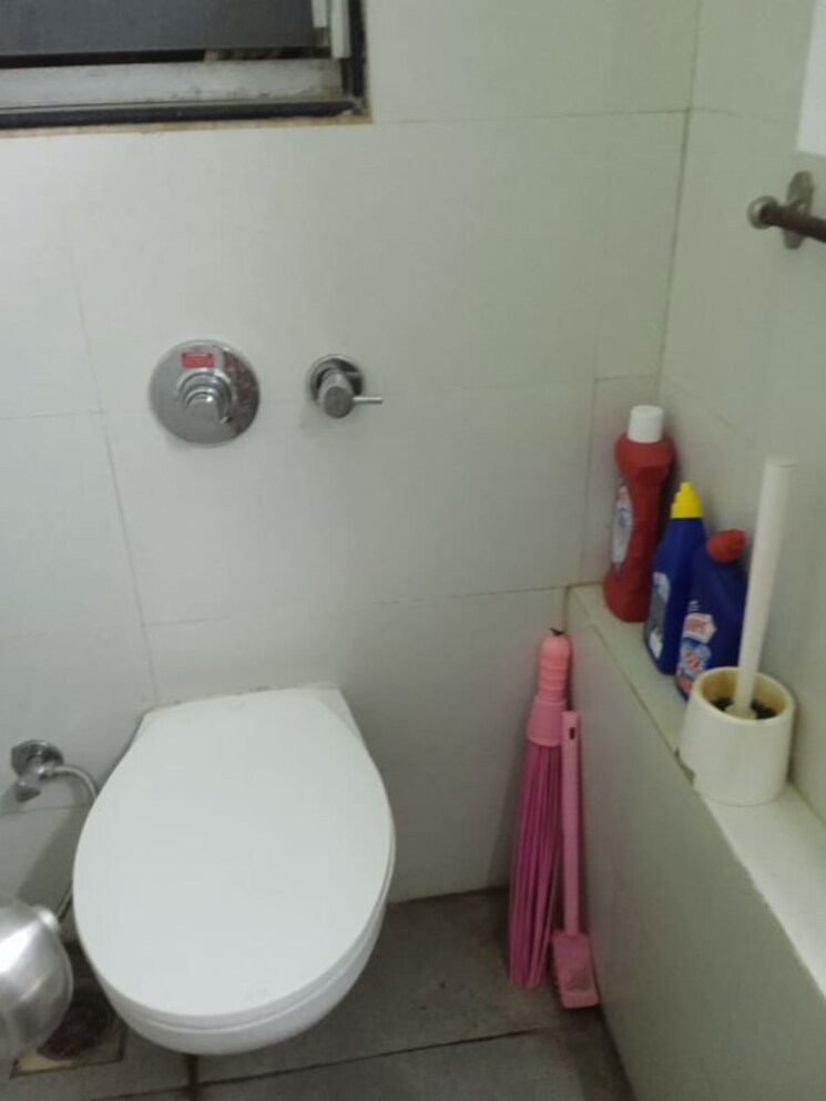 Bathroom, mantri-serene 2 Bedroom 910 Sq.Ft. Apartment In Goregaon East Mumbai 9920874