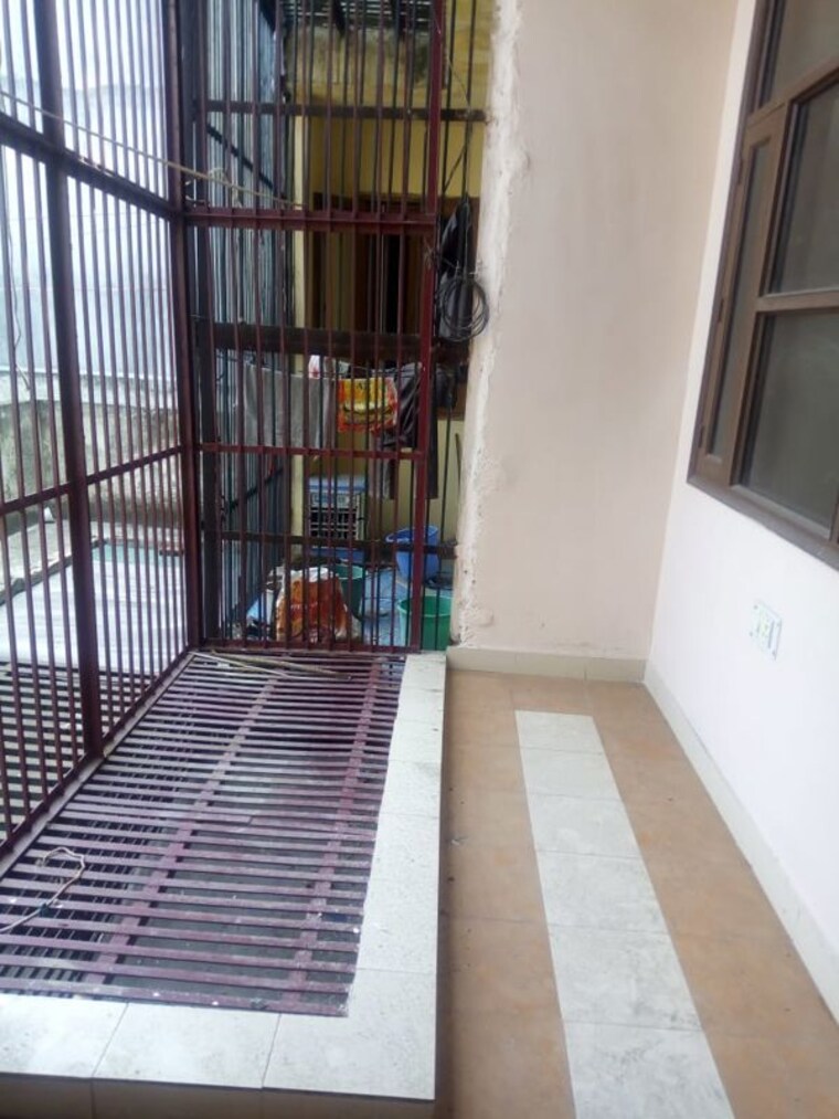 Balcony, pi greater noida 1 Bedroom 40 Sq.Mt. Builder Floor In Pi Greater Noida Greater Noida 9920912