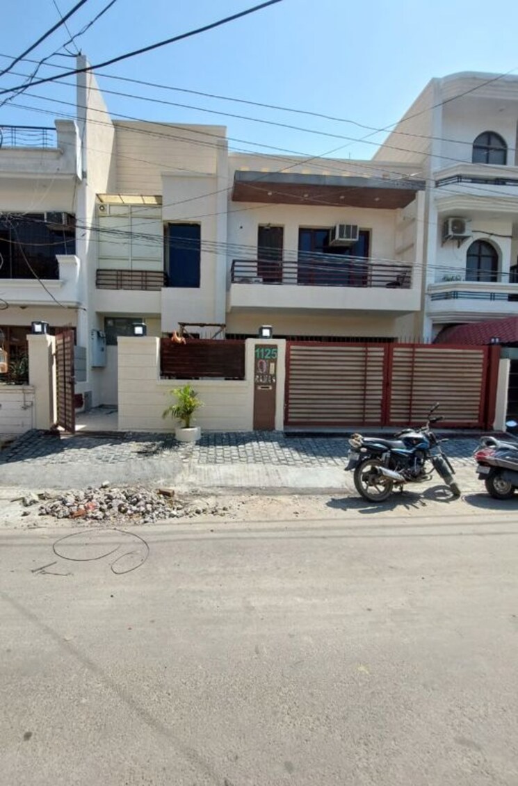  Parking, phase 10 3 Bedroom 250 Sq.Yd. Independent House In Phase 10 Mohali 9920935
