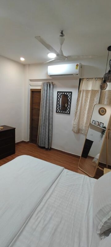 Room in 1 BHK Apartment at Pearl Haven, Bandra West – for Rent