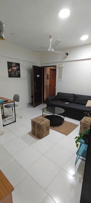 1 BHK Apartment For Rent in Pearl Haven, Bandra West
