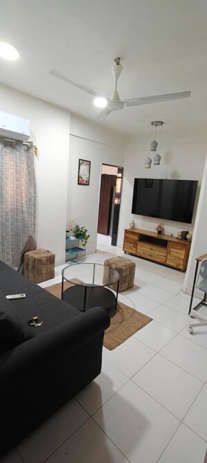 Room in 1 BHK Apartment at Pearl Haven, Bandra West – for Rent