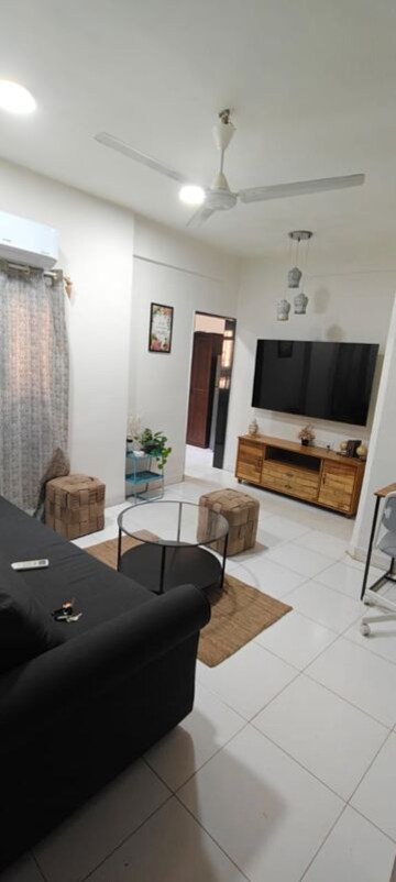 Room in 1 BHK Apartment at Pearl Haven, Bandra West – for Rent