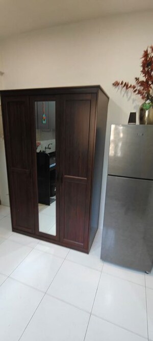 Room in 1 BHK Apartment at Pearl Haven, Bandra West – for Rent