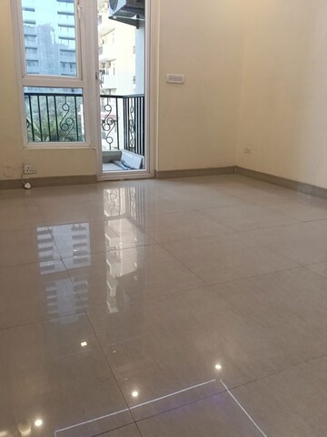 Room in 2.5 BHK Apartment at Emaar Emerald Estate, Sector 65 – for Rent