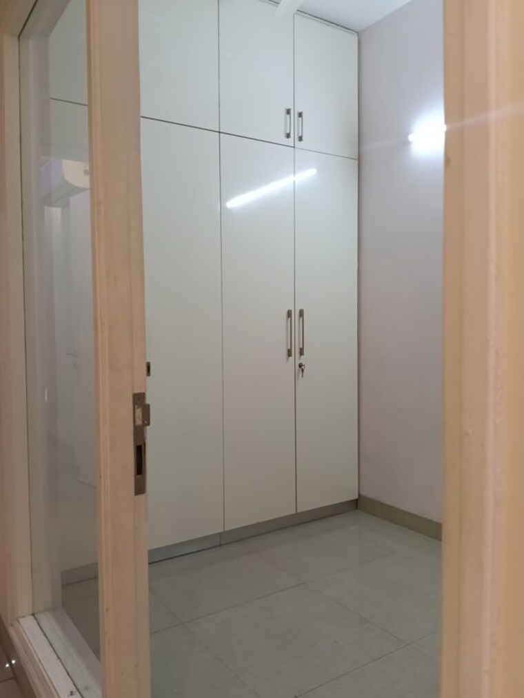 Room, emaar-emerald-estate 2.5 Bedroom 950 Sq.Ft. Apartment In Sector 65 Gurgaon 9920967