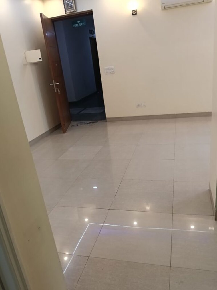 undefined, emaar-emerald-estate 2.5 Bedroom 950 Sq.Ft. Apartment In Sector 65 Gurgaon 9920967