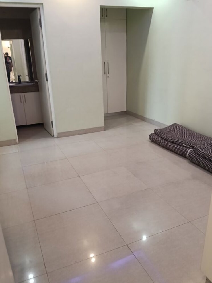 Room, emaar-emerald-estate 2.5 Bedroom 950 Sq.Ft. Apartment In Sector 65 Gurgaon 9920967