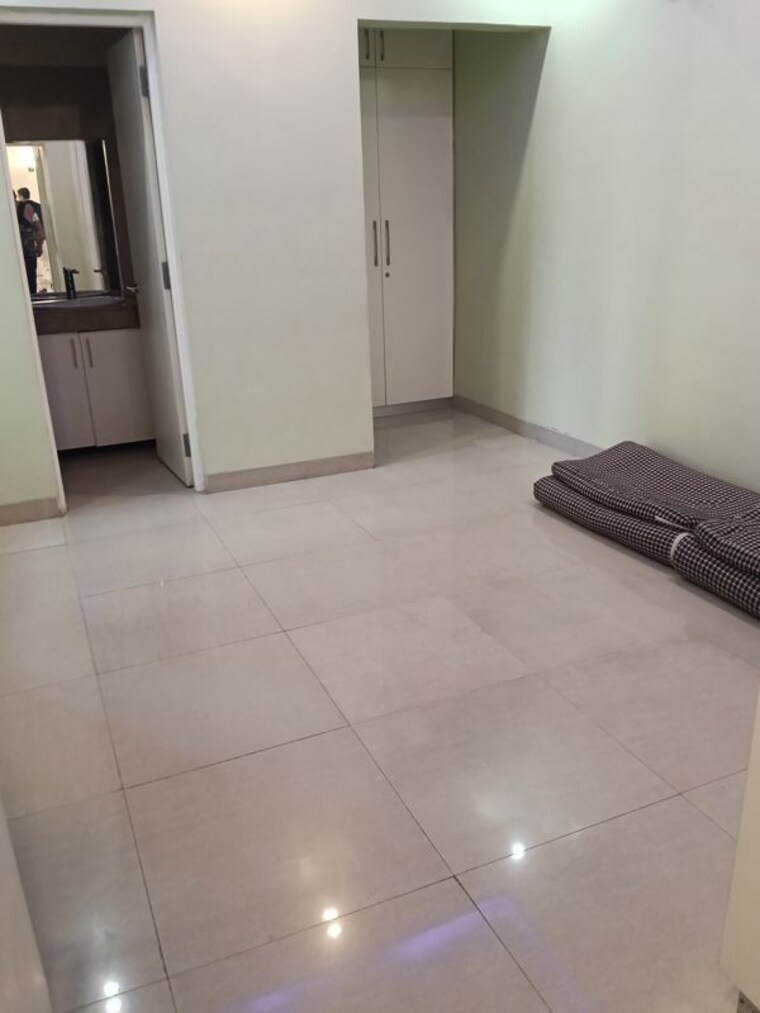 Room, emaar-emerald-estate 2.5 Bedroom 950 Sq.Ft. Apartment In Sector 65 Gurgaon 9920967