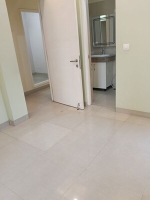 Room in 2.5 BHK Apartment at Emaar Emerald Estate, Sector 65 – for Rent